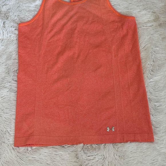 Woman’s Under Armour Tank Top Size Medium - Picture 2 of 7
